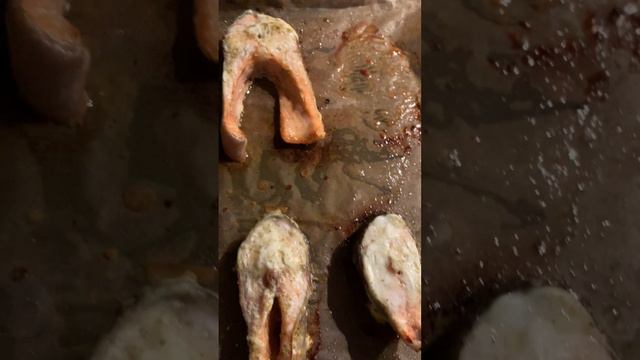 Стейк красной рыбы-форели😋Очень вкусно.#еда #едаирецепты #едимдома #едимвкусно #лайф #блоггер #ужин