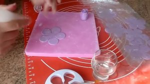 Розы из мастики.  Мраморные розы