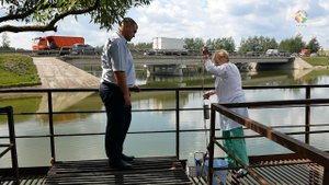 По просьбам жителей Подольска взяты пробы воды в реках Пахра и Конопелька.
