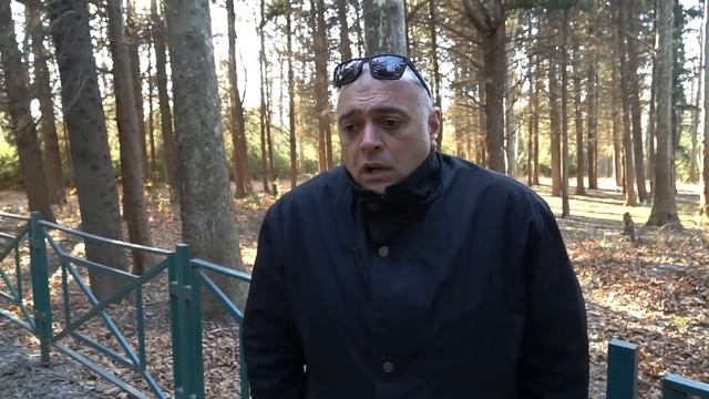 Смешной анекдот от Гарика | Девушка купила говорящего попугая