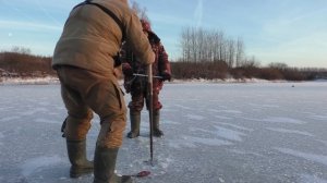 ЩУКА на ЖЕРЛИЦЫ, ПЛОТВА на ЧЕРТИКА! Зимняя рыбалка на жерлицы! Ловля щуки на жерлицы!