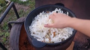 Овощное рагу в казане на костре