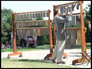 Старинный ударный инструмент било в Коломенском