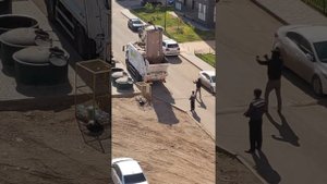 Как очищают подземные мусорные баки