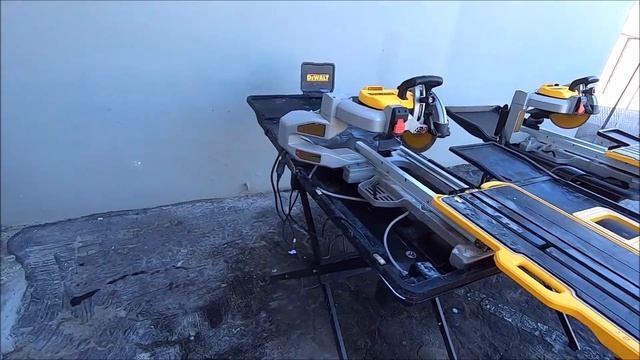 OLD vs. NEW - Dewalt D24000 VS. Dewalt D36000 Tile Saws! смотреть онлайн