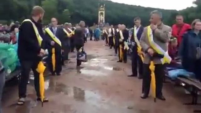 Коридор з людей для Порошенка смотреть онлайн