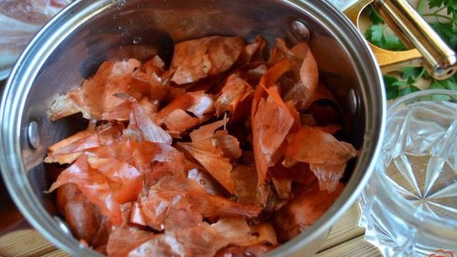 Сало в луковой шелухе
