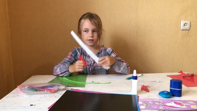 Поделки с Мирославой. Вырезаем из цветного картона. смотреть онлайн