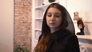 Тая Чираева поет про маму в слезах
