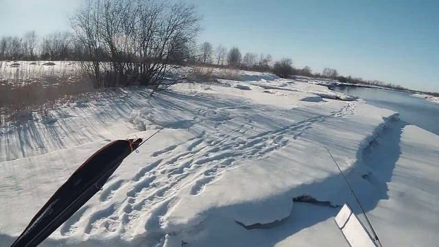 Как поймать щуку и окуня ранней весной. Спиннинг. Микроджиг, отводной поводок, джиг риг. смотреть онлайн