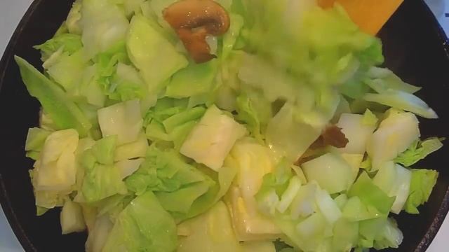 Тушеная капуста с грибами в сметане / Braised cabbage with mushrooms in cream смотреть онлайн