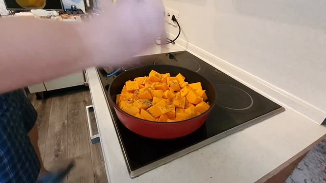 Стейк из индейки с гарниром из тыквы смотреть онлайн