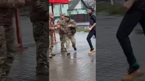 Появилось полное видео с пизделкой мужика и гестаповцев из ТЦК.