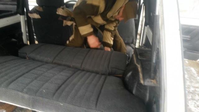 Как разложить заднее сиденье на ниве 2121