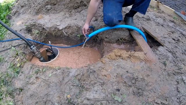 Скважина своими руками, 12 метров. д. Запрудня. The well with your own hands is 12 meters. смотреть онлайн