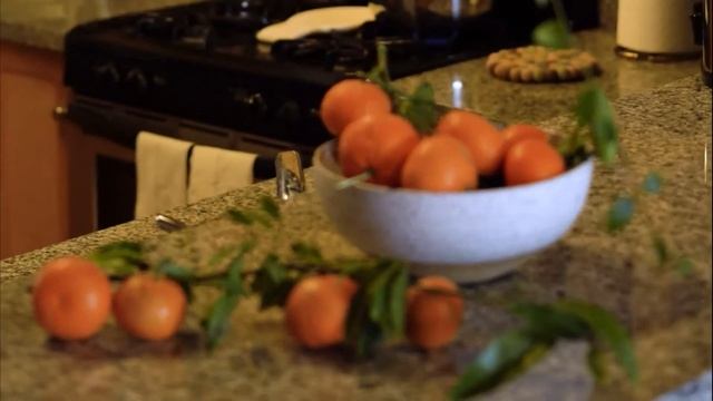 Что происходит с нашим организмом, когда мы едим мандарины? смотреть онлайн