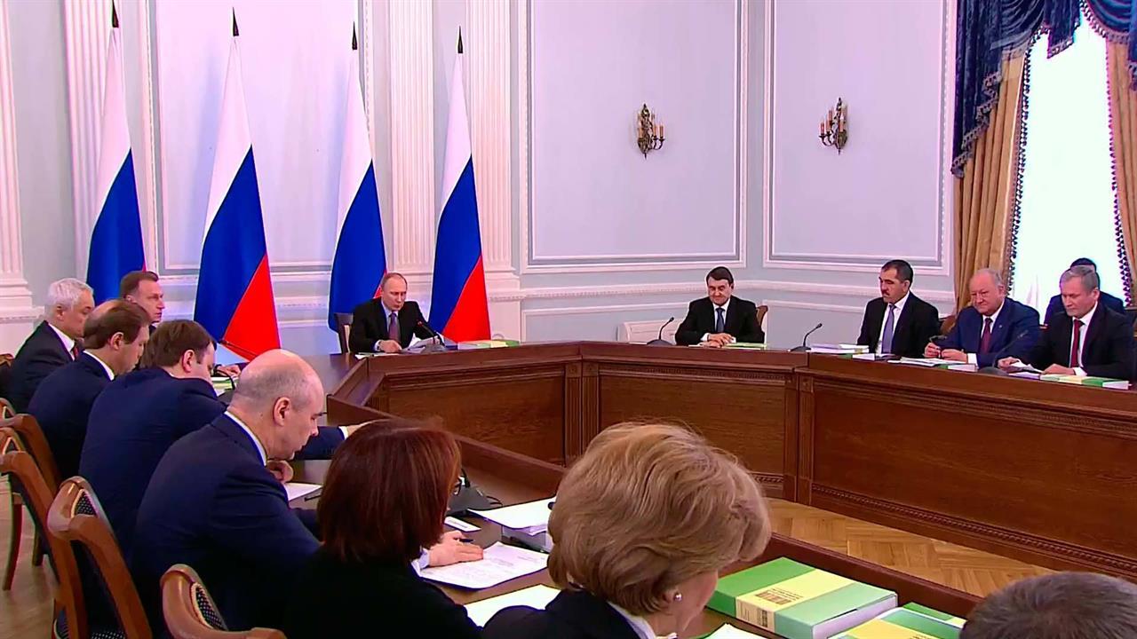 О защите прав потребителей в самом широком смысле говорил президент на заседании Госсовета