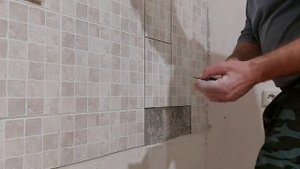 Как снять кафель не разбив.