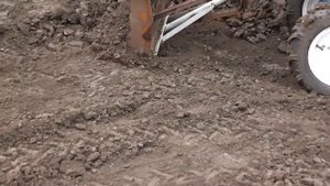 Мотоблок бульдозер снова в деле.mp4