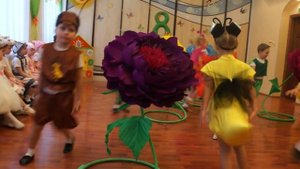 Средняя группа 1 танец Веселые букашки