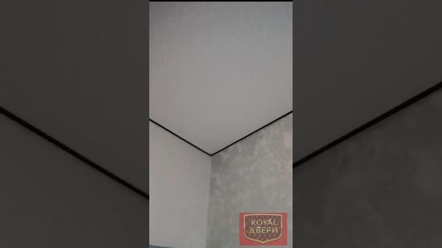 Установили натяжной потолок со скрытым карнизом в частном доме.Роял-двери .