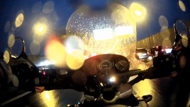 Гроза, ливень, мотоцикл и МНОГО молний смотреть онлайн