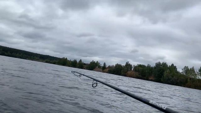 Ловля крупных щук и окуней на воблеры с лодки в сентябре смотреть онлайн