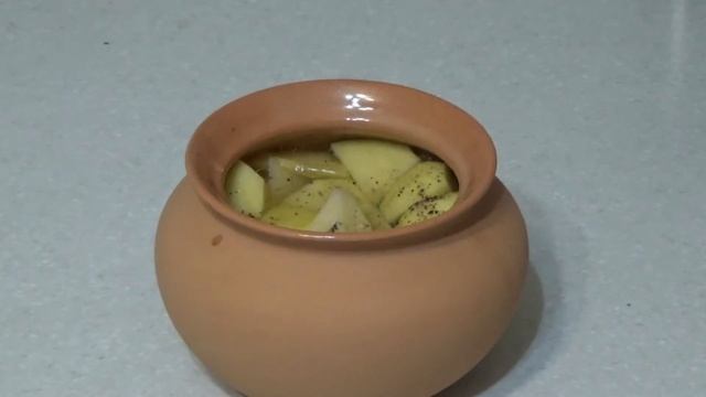 Картофель, тушеный со свининой и грибами, по -домашнему в горшочках смотреть онлайн