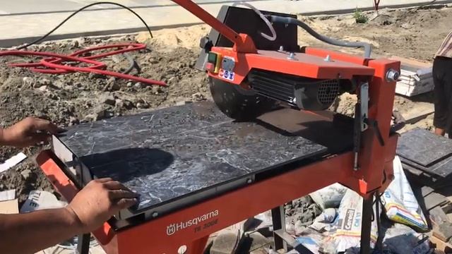 Работа камнерезной пилы Husqvarna TS 300 E смотреть онлайн