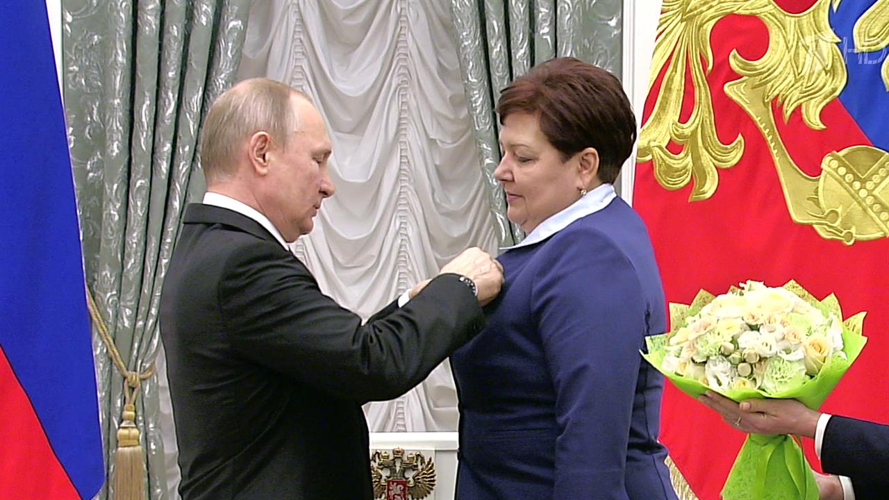Награждение происходило. Награждение Путиным в Кремле героев России.