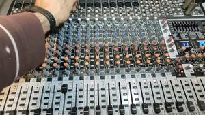 Mix Behringer SX2442fx. Prueba para cliente.