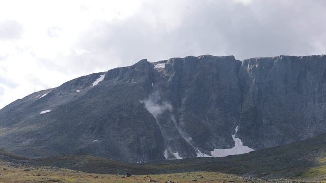 Камнепад в горах