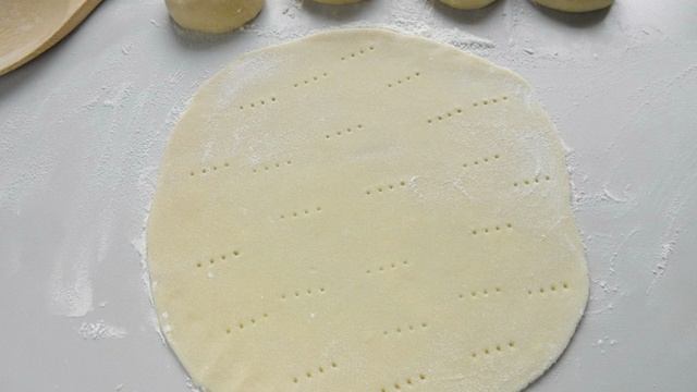 Быстрый торт на сковороде со сгущенкой
