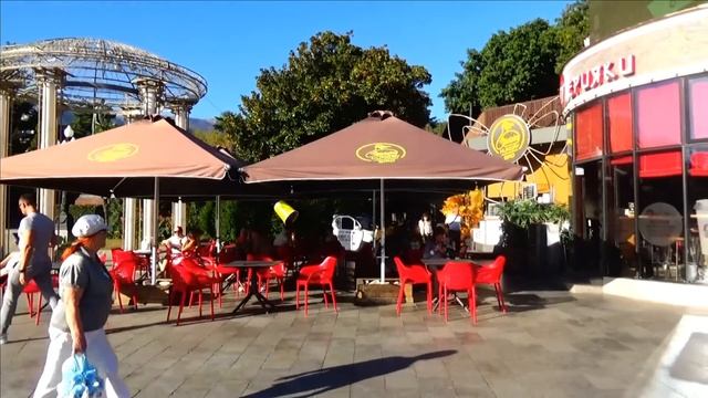 ЖАРА В ЯЛТЕ +25 ВОДА +17 НАРОД ЗАГОРАЕТ КУПАЕТСЯ .ПЛЯЖ МАССАНДРОВСКИЙ .НАБЕРЕЖНАЯ. КРЫМ СЕГОДНЯ 202 смотреть онлайн