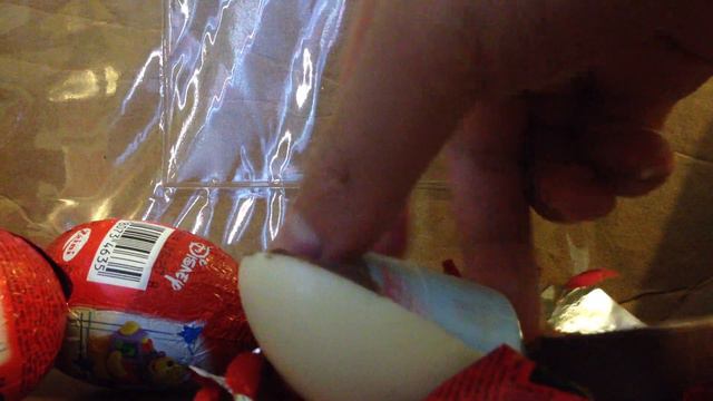Surprise Eggs Unboxing Kinder Surprise Zaini Winnie the Pooh (1 of 12 Eggs) смотреть онлайн