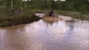 Гонки по карьеру с водой на квадроциклах 4x4 KURKLECIU ZIEDAS. Жесткая заруба. Второй заезд финиш