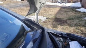 Установка газовых упоров - амортизаторов капота на KIA CEED JD