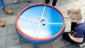 Турнир, большая бейблейд арена.