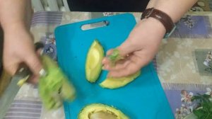 Салат с капустой, авокадо и тунцом (Райские рецепты)