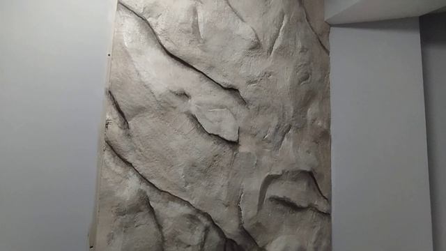 Скала в интерьере офиса. Отличное решение для оформления стен.