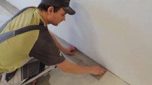 Как укладывать ПВХ, ВИНИЛОВУЮ, КВАРЦВИНИЛОВУЮ плитку на клей в одиночку!