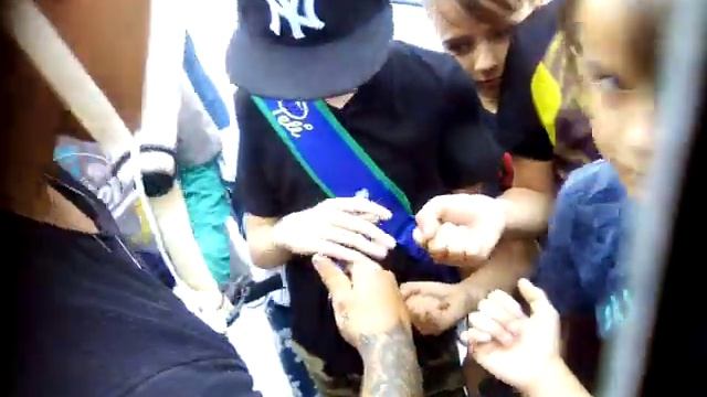 BMX-ер Джаром из Бразилии подарил автограф МНЕ и БРАТУ !!! смотреть онлайн