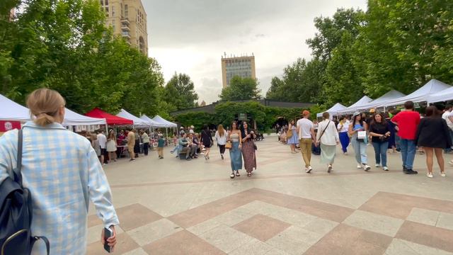 Creative from Yerevan❤️💙🧡На Ярмарке Армянских мастеров.Здесь собрались самые модные горожане . смотреть онлайн