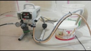 HYVST SPT 440 красит стены в квартире