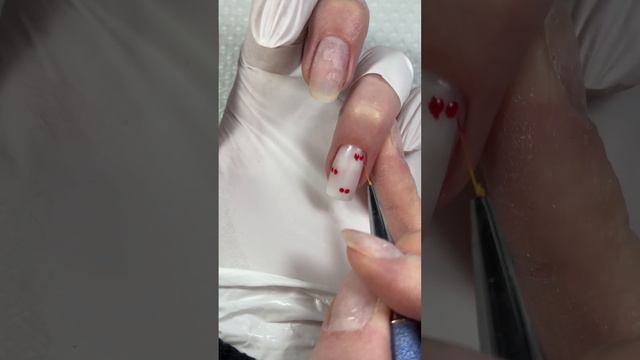 Дизайн «сердечки» Как нарисовать одинаковые сердечки на ногтях #ногти #мастерманикюра #дизайнногтей смотреть онлайн