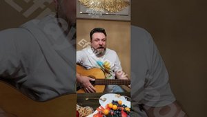 едет поезд номер 8