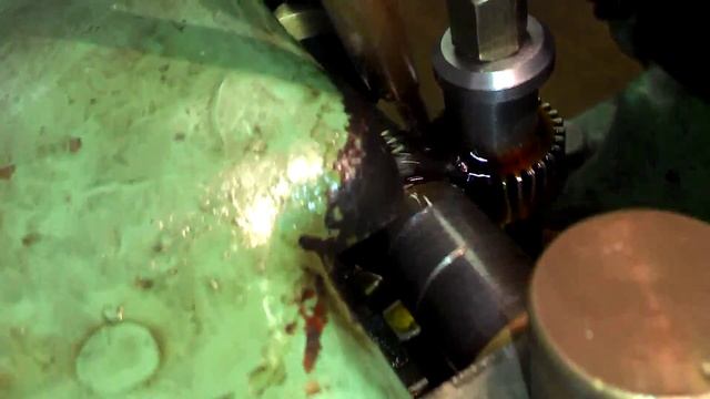 Нарезание шестерёнки на зуборезном станке смотреть онлайн