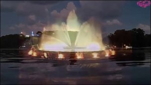 Завораживающая музыка на фоне фонтанов.