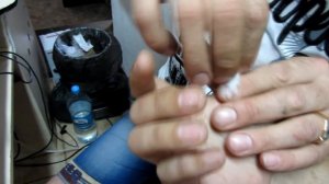 как достать крючок из пальца