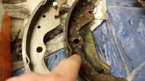 Понтиак Вайб  - замена задних тормозных колодок и регулировка ручника.